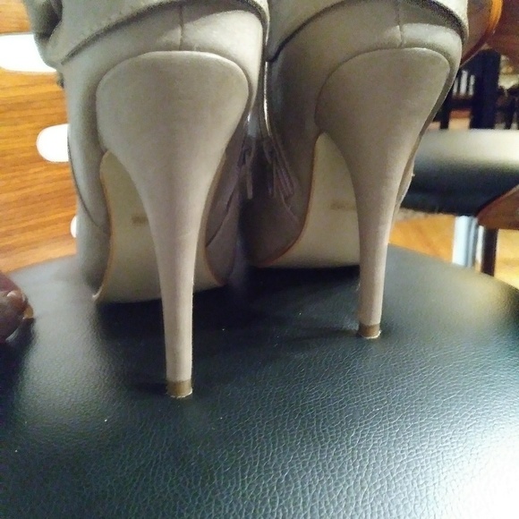 Practically New, worn once,Excellent condition - Picture 6 of 7